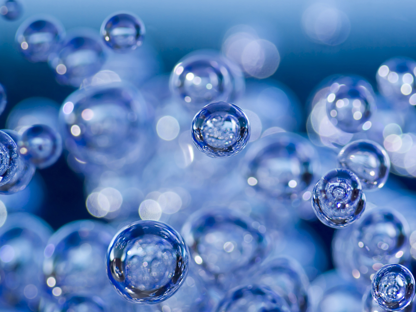 Молекула воздуха меньше молекулы воды